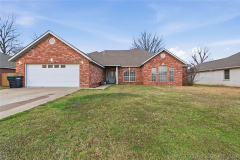 Photo of 2045 Aspen, Tahlequah, OK 74464 (MLS # 2607370)
