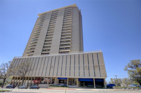 Photo of 1502 S Boulder Avenue #18K, Tulsa, OK 74119 (MLS # 2622239)