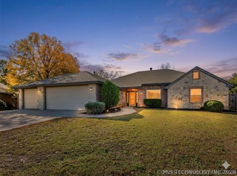 Photo of 1257 East Drive, Bartlesville, OK 74006 (MLS # 2616641)