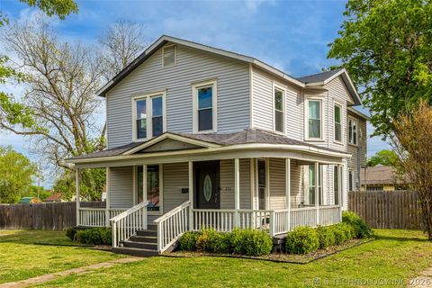 Photo of 202 W 4th Street, Claremore, OK 74017 (MLS # 2612908)