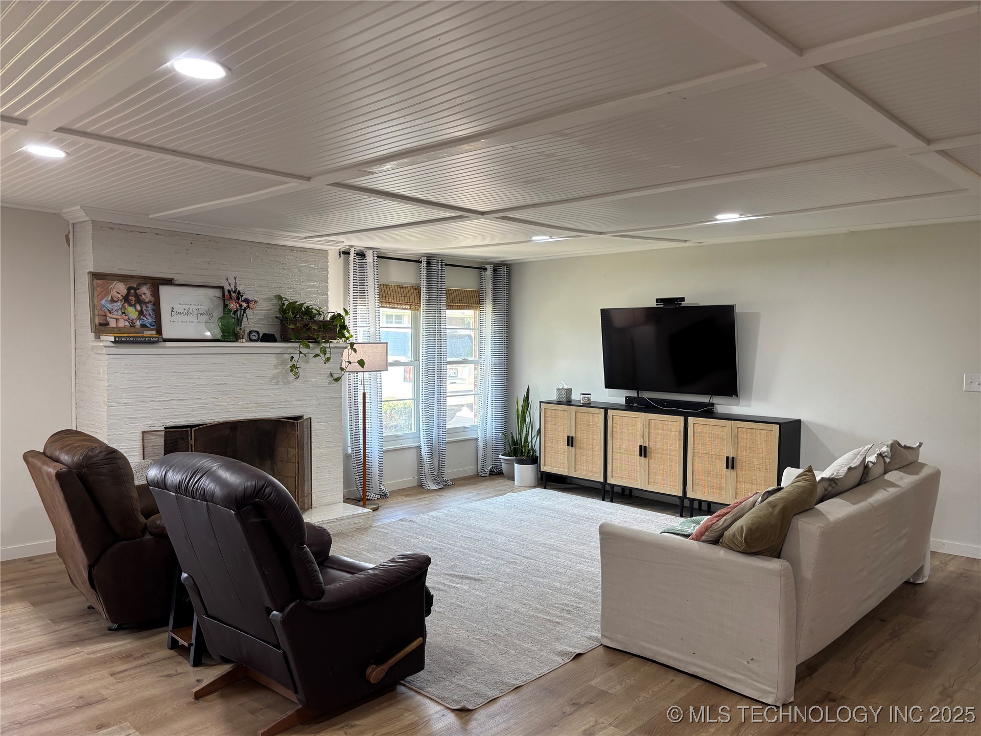 1113 S Meadow Drive
