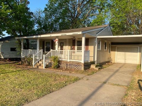 Photo of 607 N Washington Street, Muskogee, OK 74403 (MLS # 2612605)