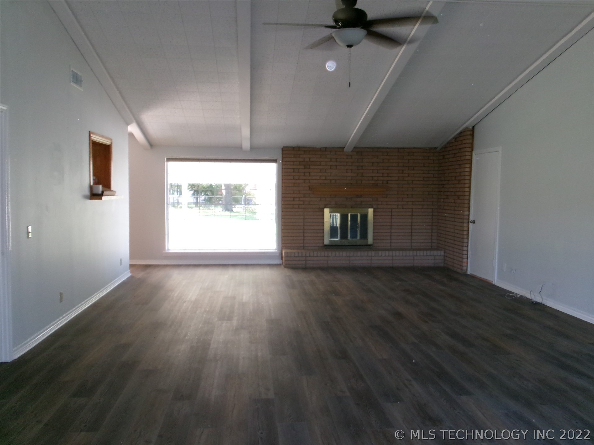 Photo 15 of 19 of 305 Lynn Haven house