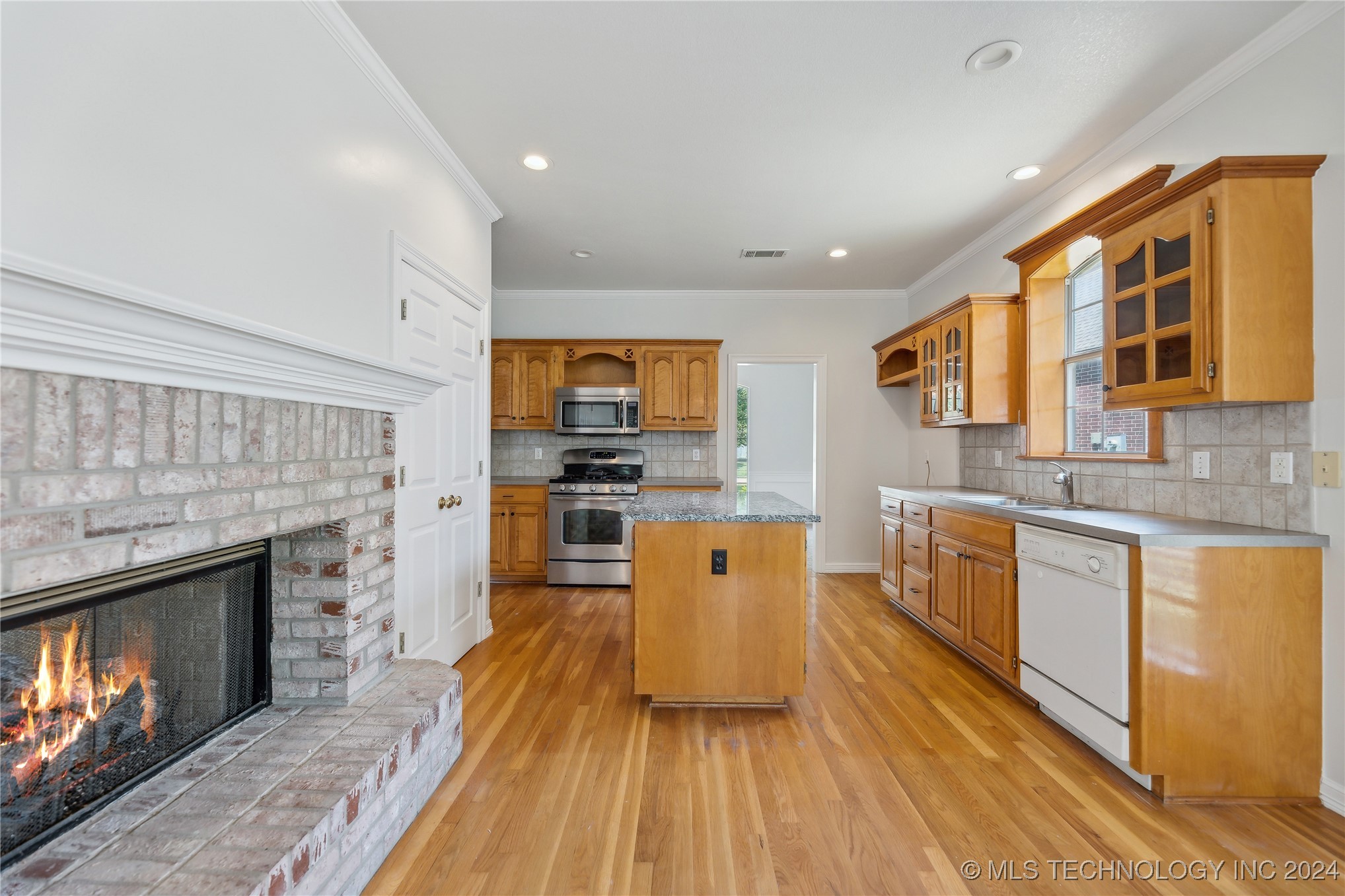 Photo 11 of 37 of 8813 N 127th Avenue E house