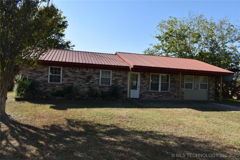 1313 Leigh Street Hugo OK 74743