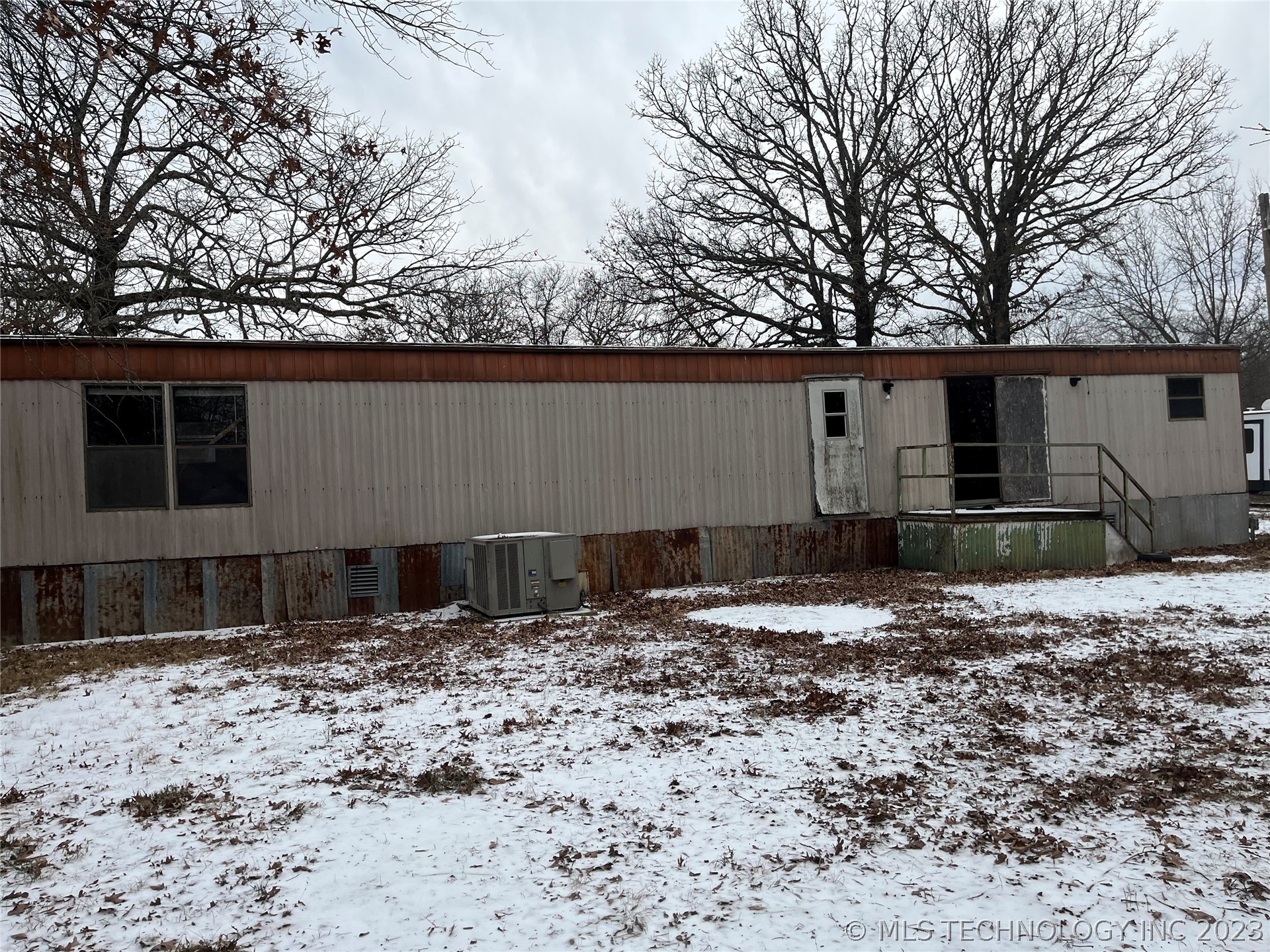 Photo 2 of 16 of 15233 S 283rd WestAvenue mobile home