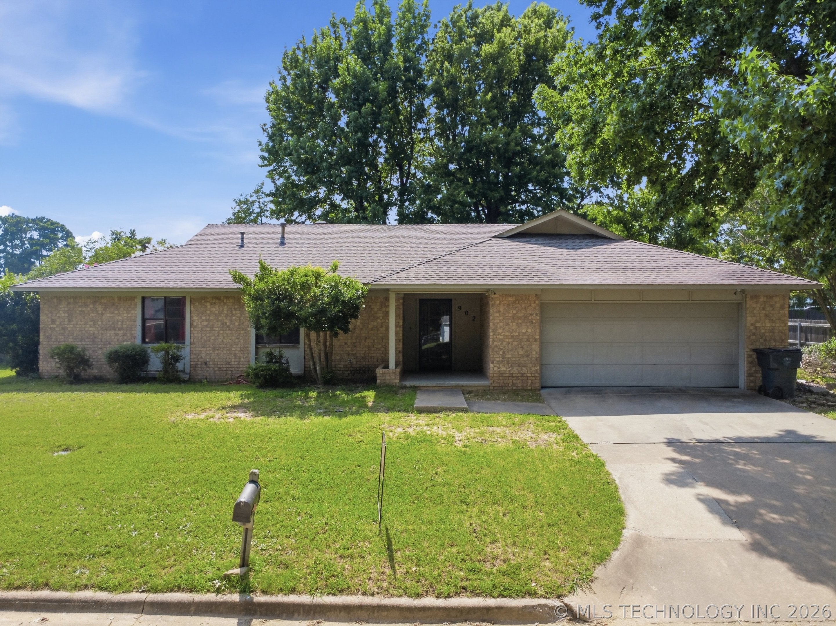 Photo 1 of 20 — 902 Cardinal Lane, Okmulgee, OK 74447
