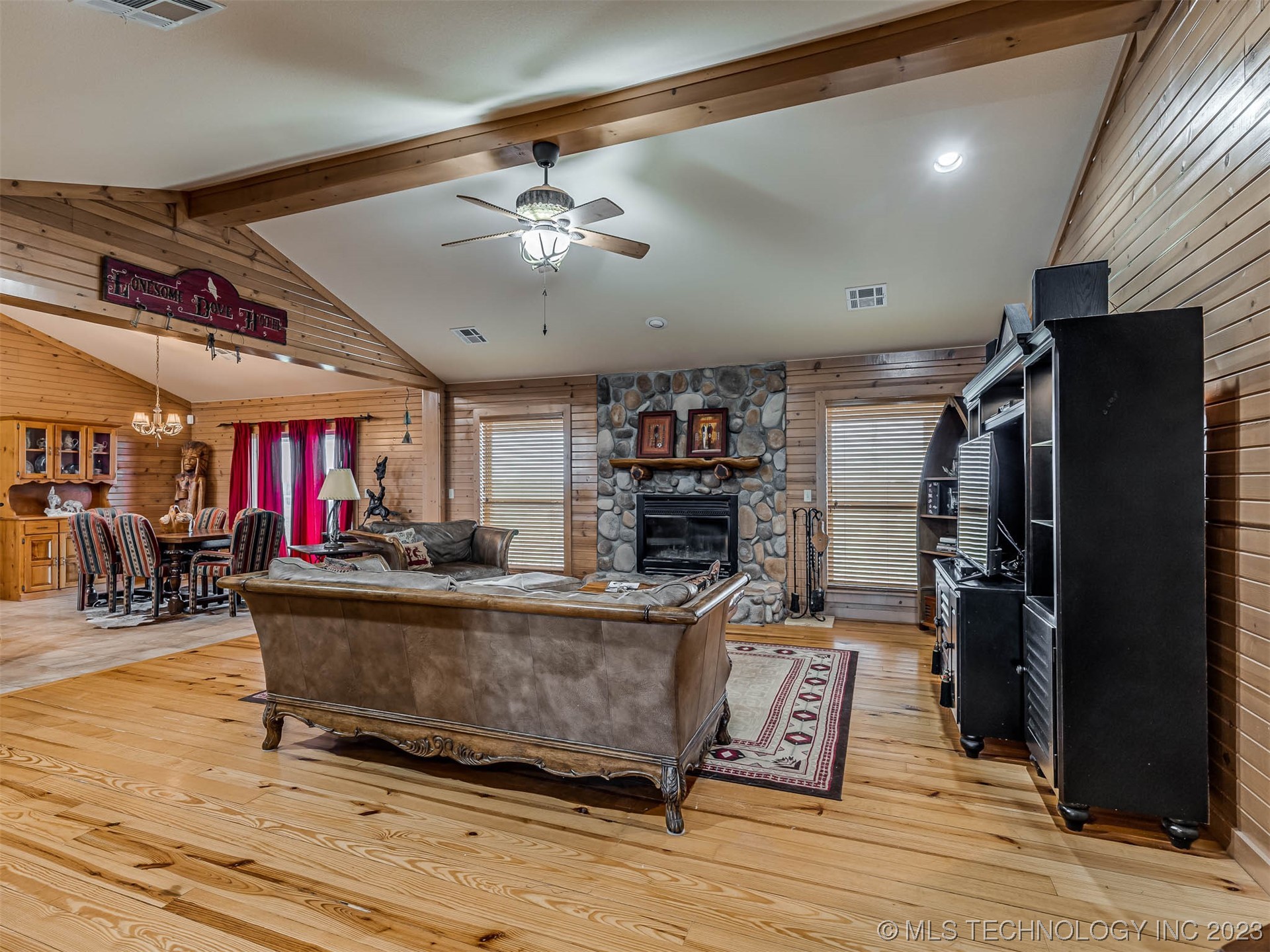 Photo 7 of 40 of 10124 E 182nd Place N house