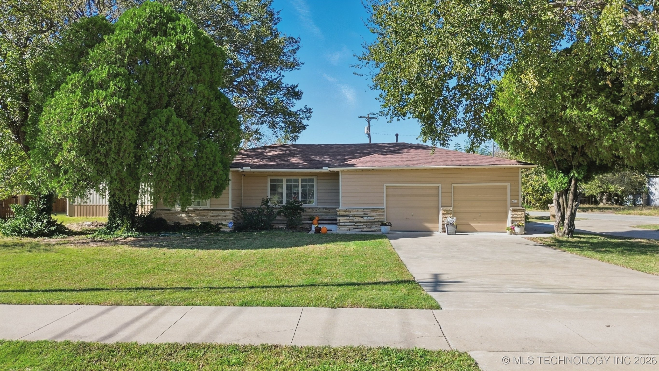 Photo 1 of 39 — 600 S Cherokee Street, Catoosa, OK 74015