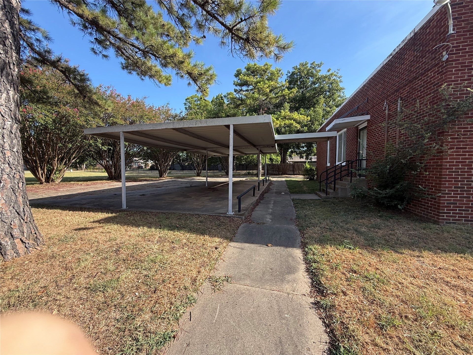 203 N 16th Avenue