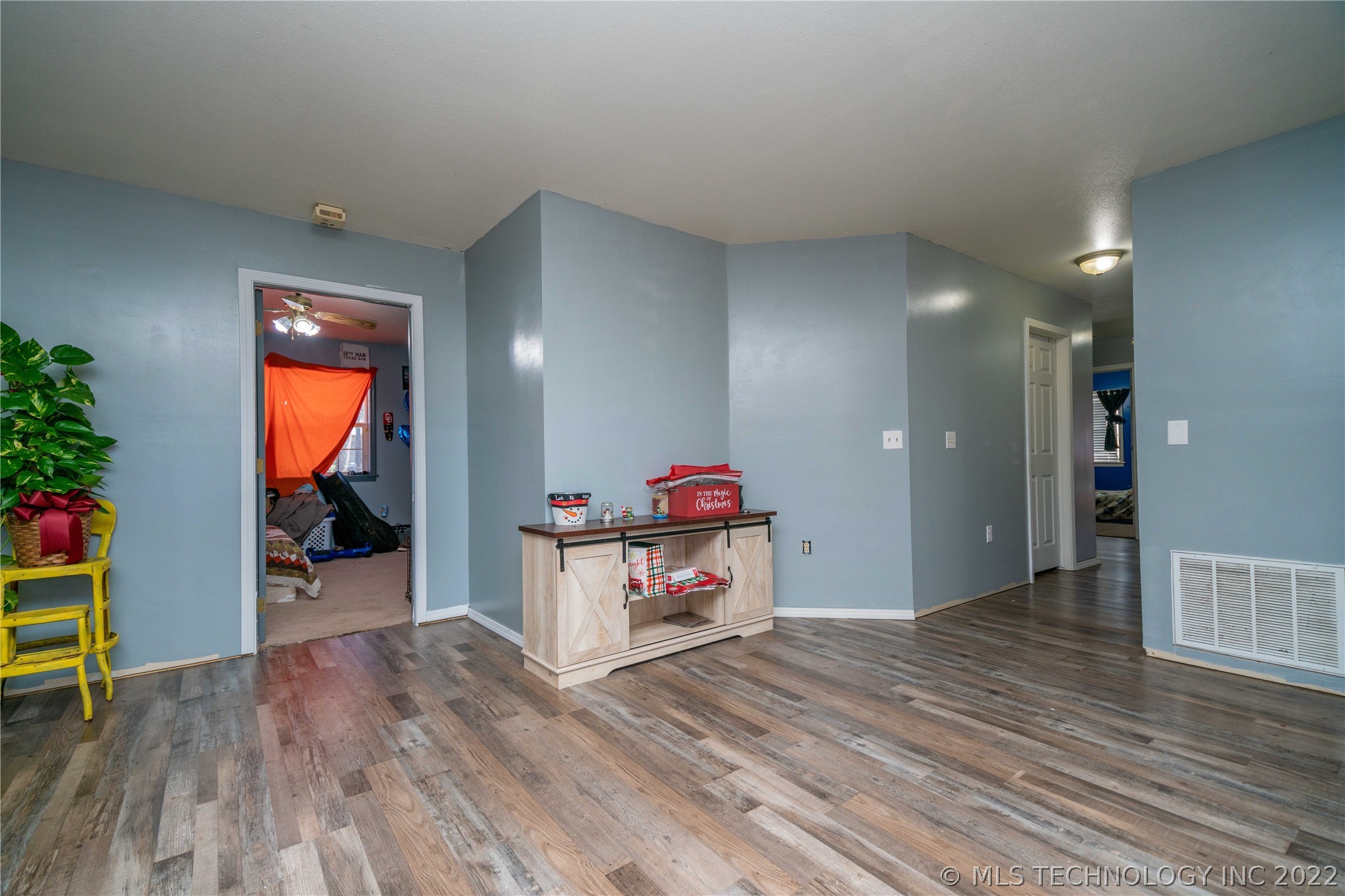 Photo 9 of 14 of 18216 S 410 Road house