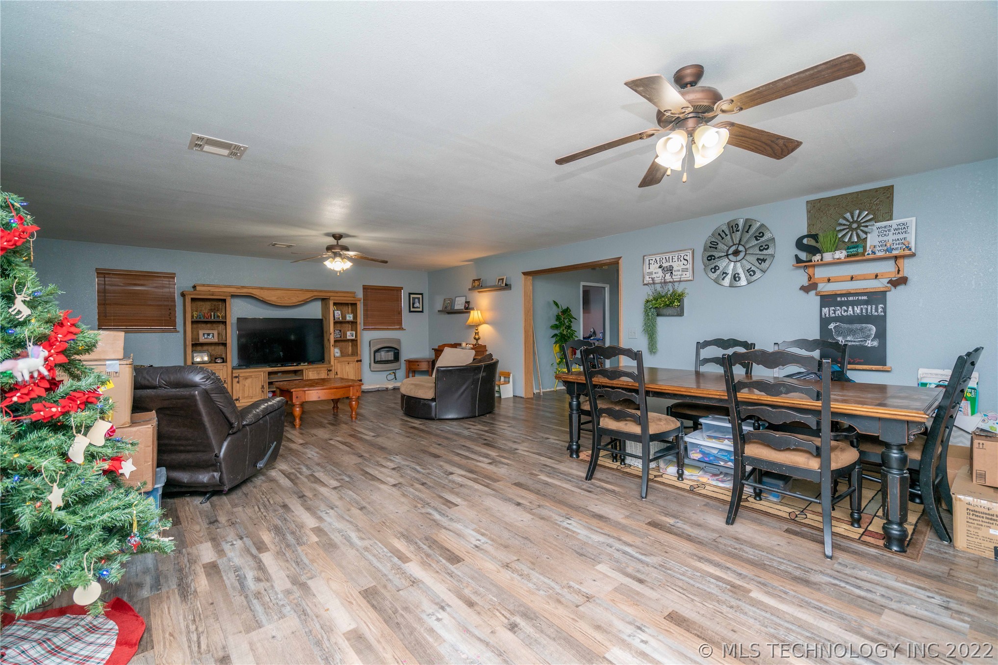 Photo 6 of 14 of 18216 S 410 Road house
