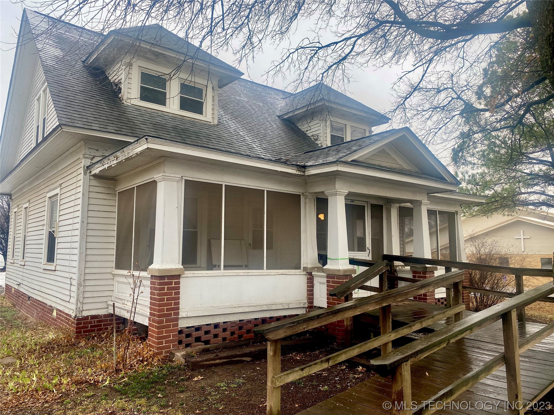 Photo 1 of 1 of 511 S Curtis house