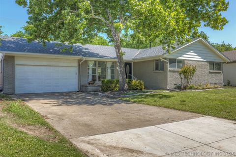Photo of 6765 E 26th Place, Tulsa, OK 74129 (MLS # 2616074)