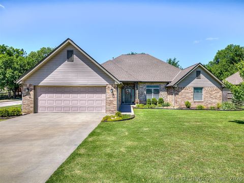 Photo of 2125 Turtle Creek Street, Bartlesville, OK 74006 (MLS # 2615735)