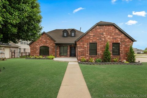 Photo of 1701 E Granger Street, Broken Arrow, OK 74012 (MLS # 2614608)