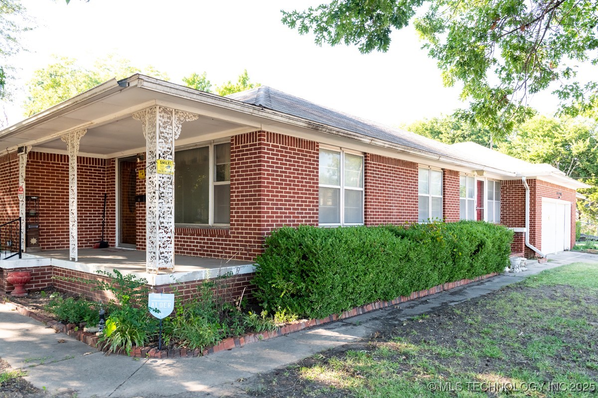 1002 W Evergreen