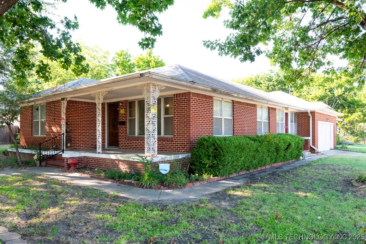 1002 W Evergreen