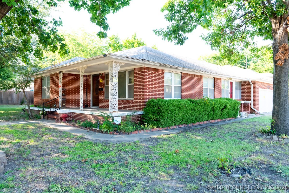 1002 W Evergreen