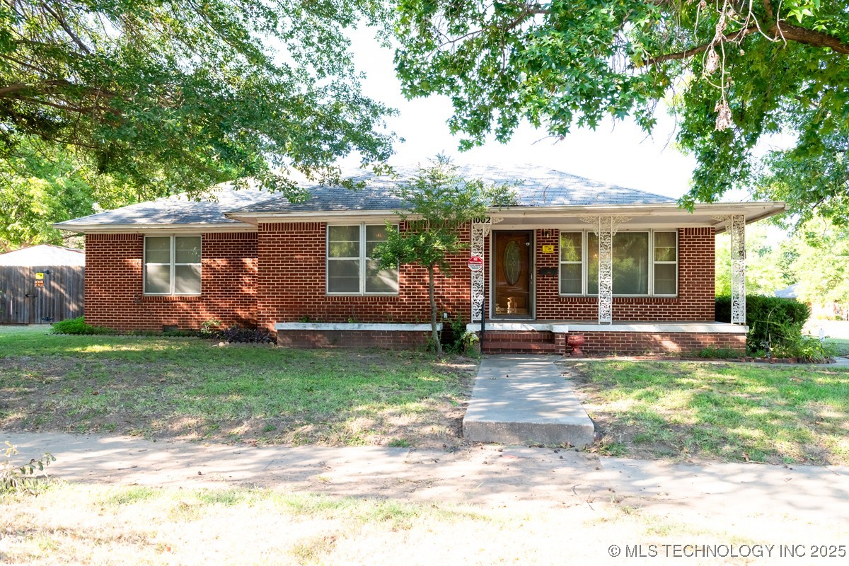 1002 W Evergreen