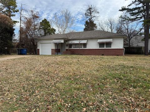 Photo of 5249 S St Louis Avenue, Tulsa, OK 74105 (MLS # 2605091)