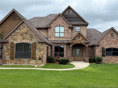 Photo of 22 Covington CIR, Lone Grove, OK 73401 (MLS # 2620325)
