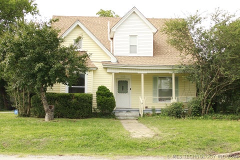 Photo of 532 E 5th Street, Claremore, OK 74017 (MLS # 2622848)