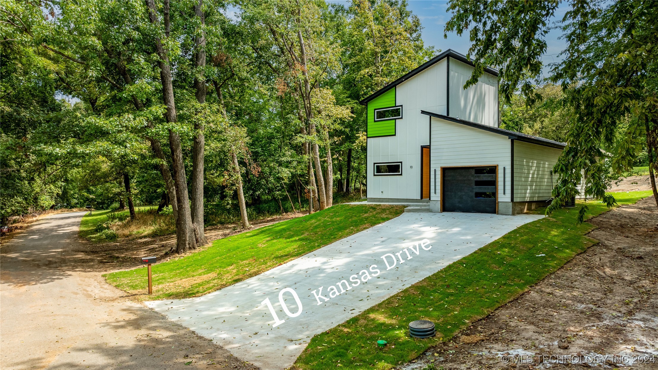 Photo 5 of 42 of 10 Kansas Drive house