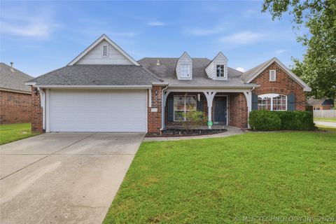 Photo of 903 N Redbud Street, Jenks, OK 74037 (MLS # 2624846)