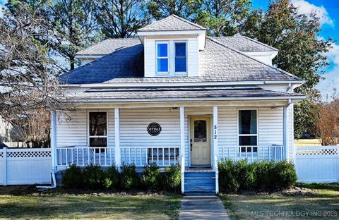 Photo of 812 N Main Street, Gore, OK 74435 (MLS # 2547215)