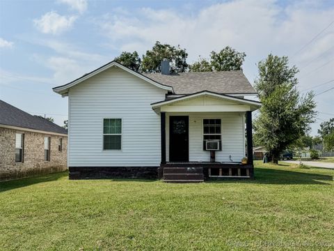 Photo of 221 N Dorothy Avenue, Claremore, OK 74017 (MLS # 2547092)