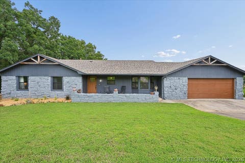 Photo of 201 N Oak Ridge Drive, Sand Springs, OK 74063 (MLS # 2622568)