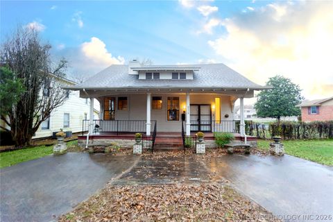 Photo of 211 N State Street, Wagoner, OK 74467 (MLS # 2607951)