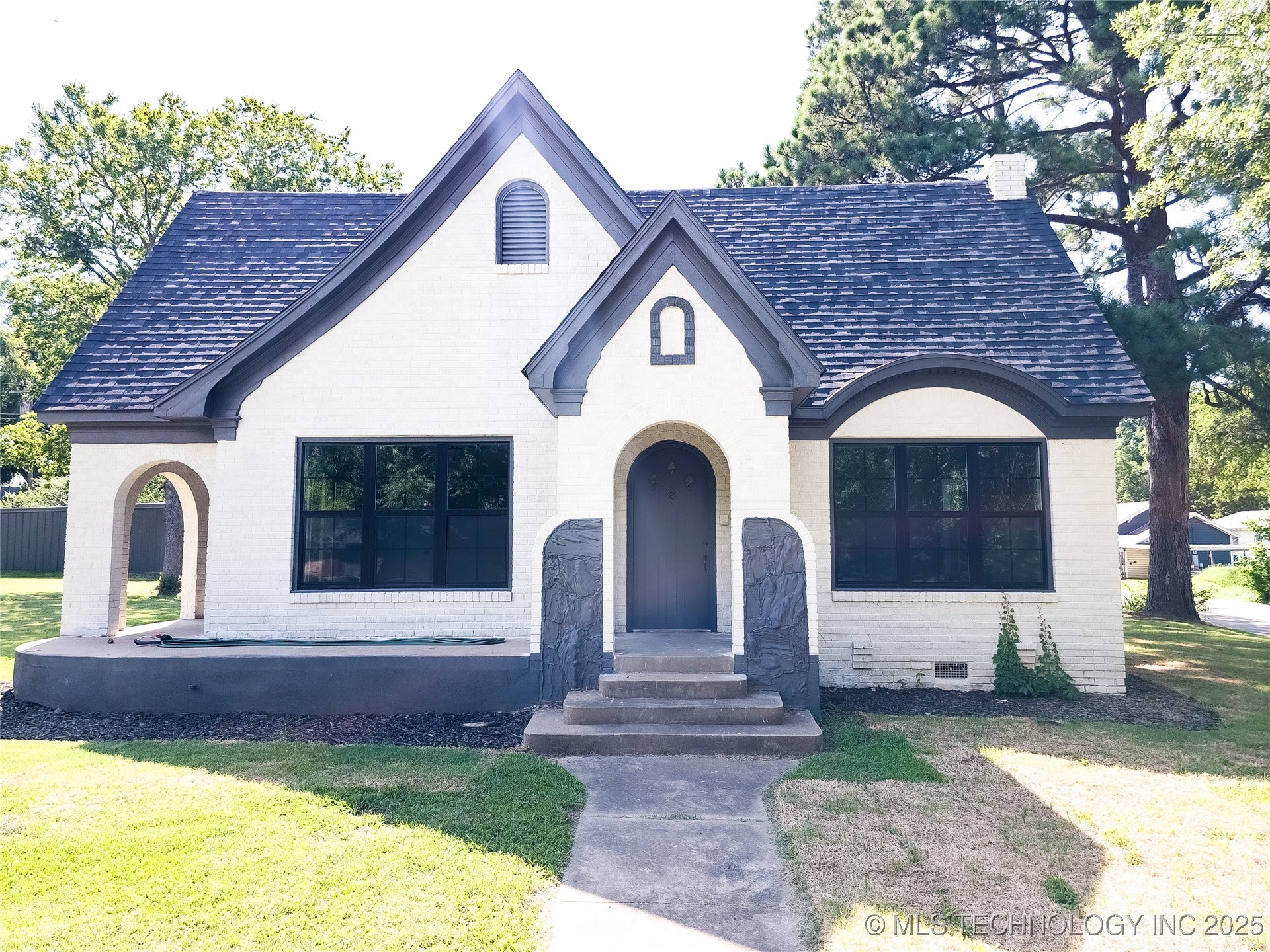 223 N 10th