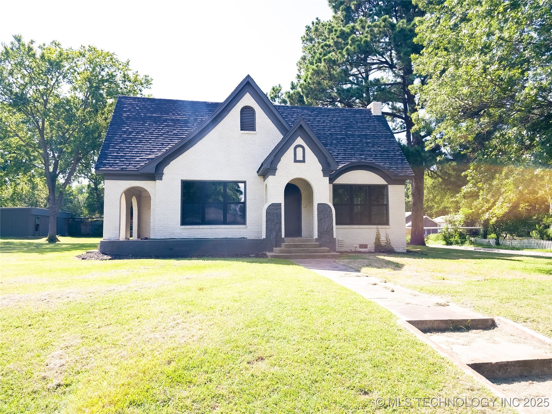 223 N 10th
