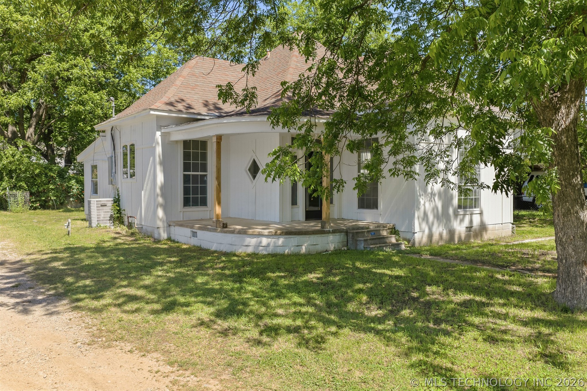 Photo 1 of 27 — 302 S 10, Madill, OK 73446