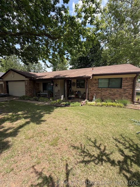 Photo of 1631 S 1st Place, Broken Arrow, OK 74012 (MLS # 2616648)