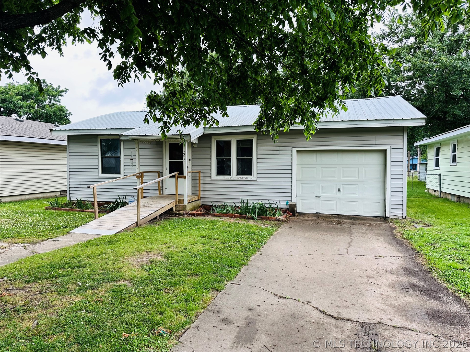 Photo 1 of 25 — 206 S Ora Street, Pryor, OK 74361