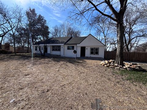 Photo of 1760 S 79th EastAvenue, Tulsa, OK 74112 (MLS # 2605146)
