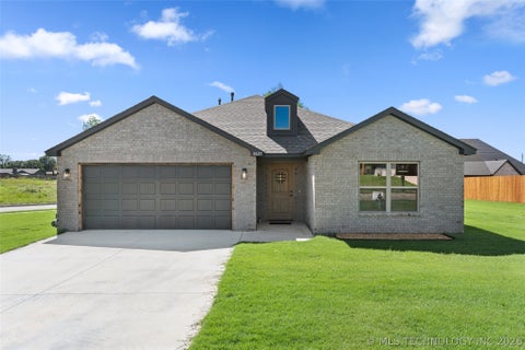 Photo of 5827 Coldspring Lane, Bartlesville, OK 74006 (MLS # 2638292)