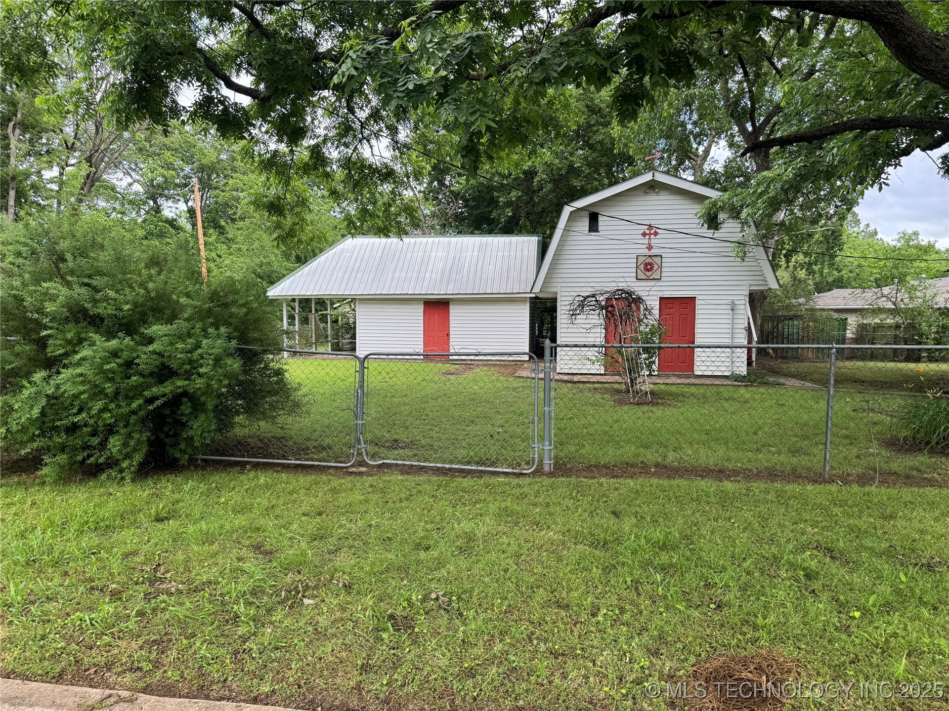 1524 W Maple Street W