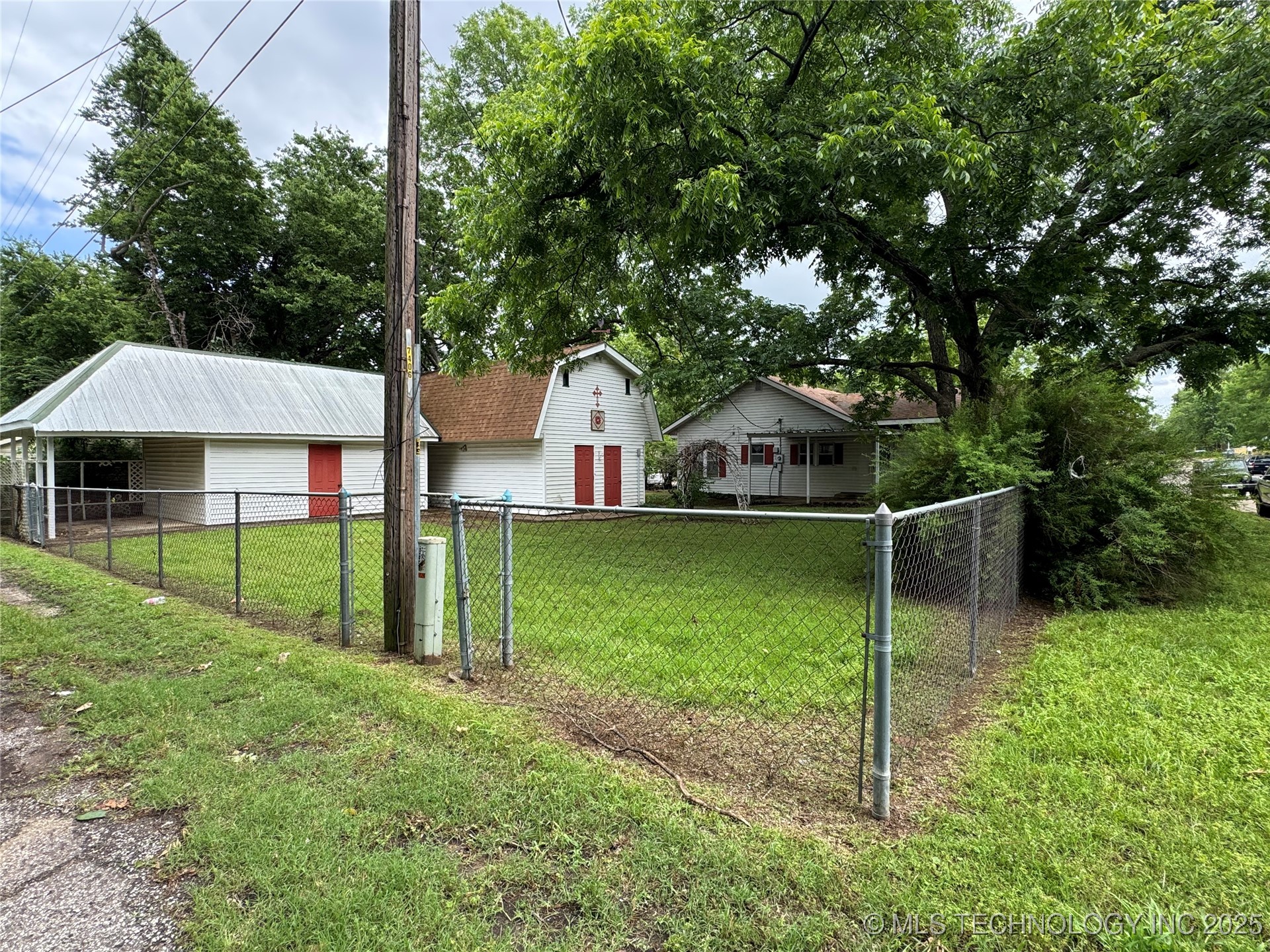 1524 W Maple Street W