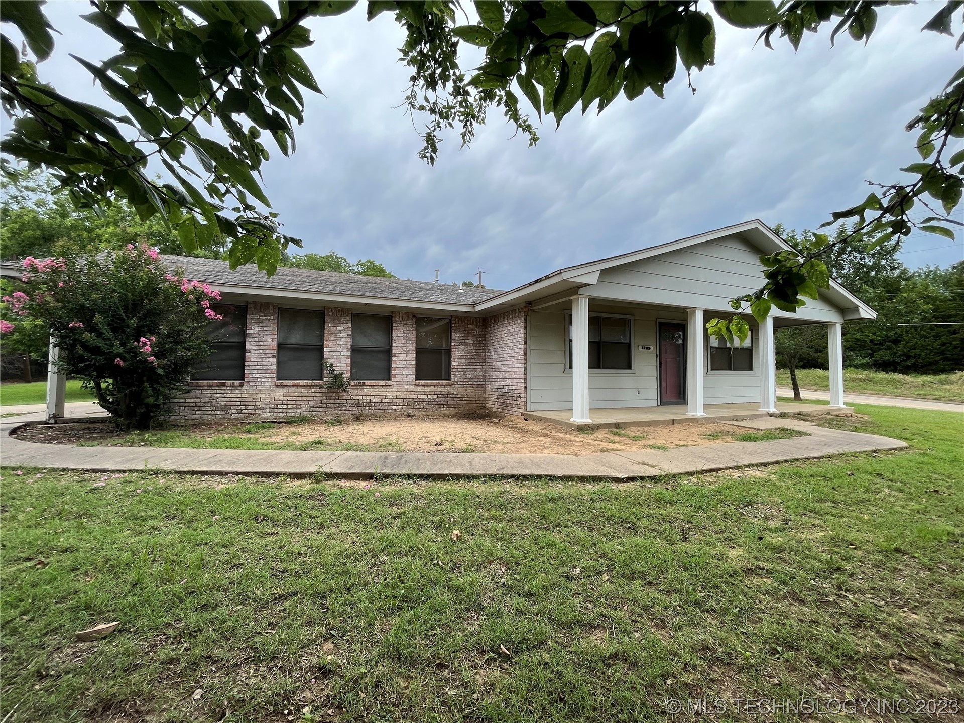 Photo 1 of 22 of 1209 E Polk Avenue house