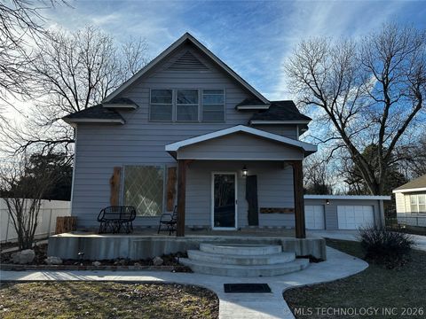 Photo of 420 S Main, Wetumka, OK 74883 (MLS # 2616233)
