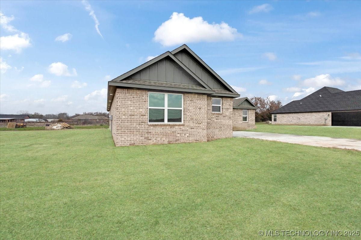 320 Sunset Way