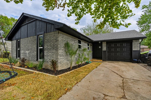 905 CHARLES DR, ADA, OK 74820 - Image 90dee567a2670ef18cc2d2e59aad35f2/1284925976