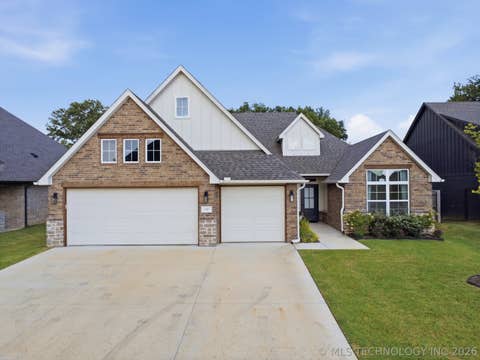 Photo of 1501 N 72nd Street, Broken Arrow, OK 74014 (MLS # 2625059)