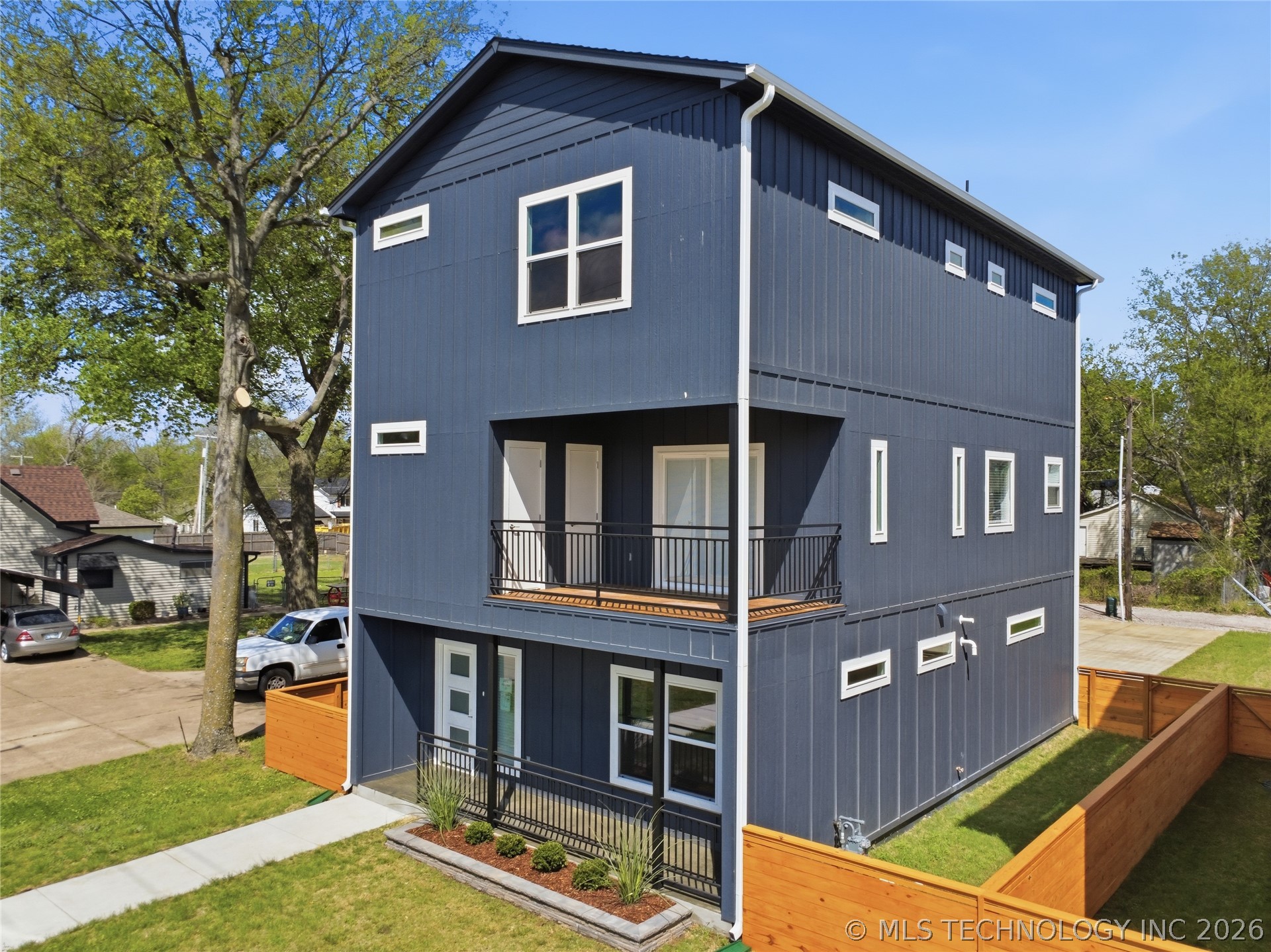 Photo 1 of 32 — 208 W Houston Street, Broken Arrow, OK 74012