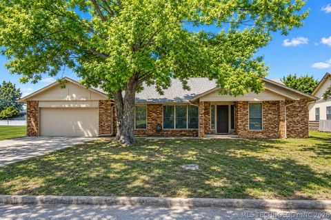 Photo of 11712 S 98th EastAvenue, Bixby, OK 74008 (MLS # 2625365)