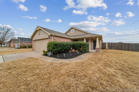 Photo of 4007 W 103rd Place S, Jenks, OK 74037 (MLS # 2607888)